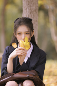 男生穿胸罩去学校